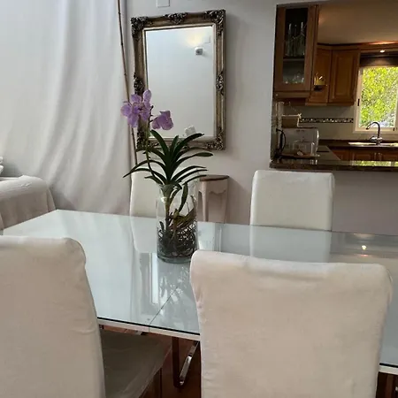 Pareada Con Piscina Privada