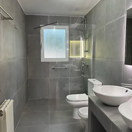 Pareada Con Piscina Privada