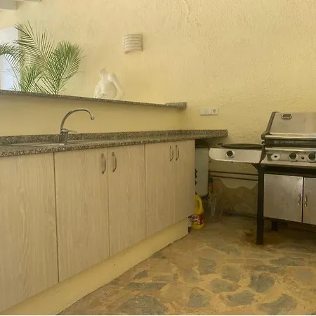 Pareada Con Piscina Privada Villa